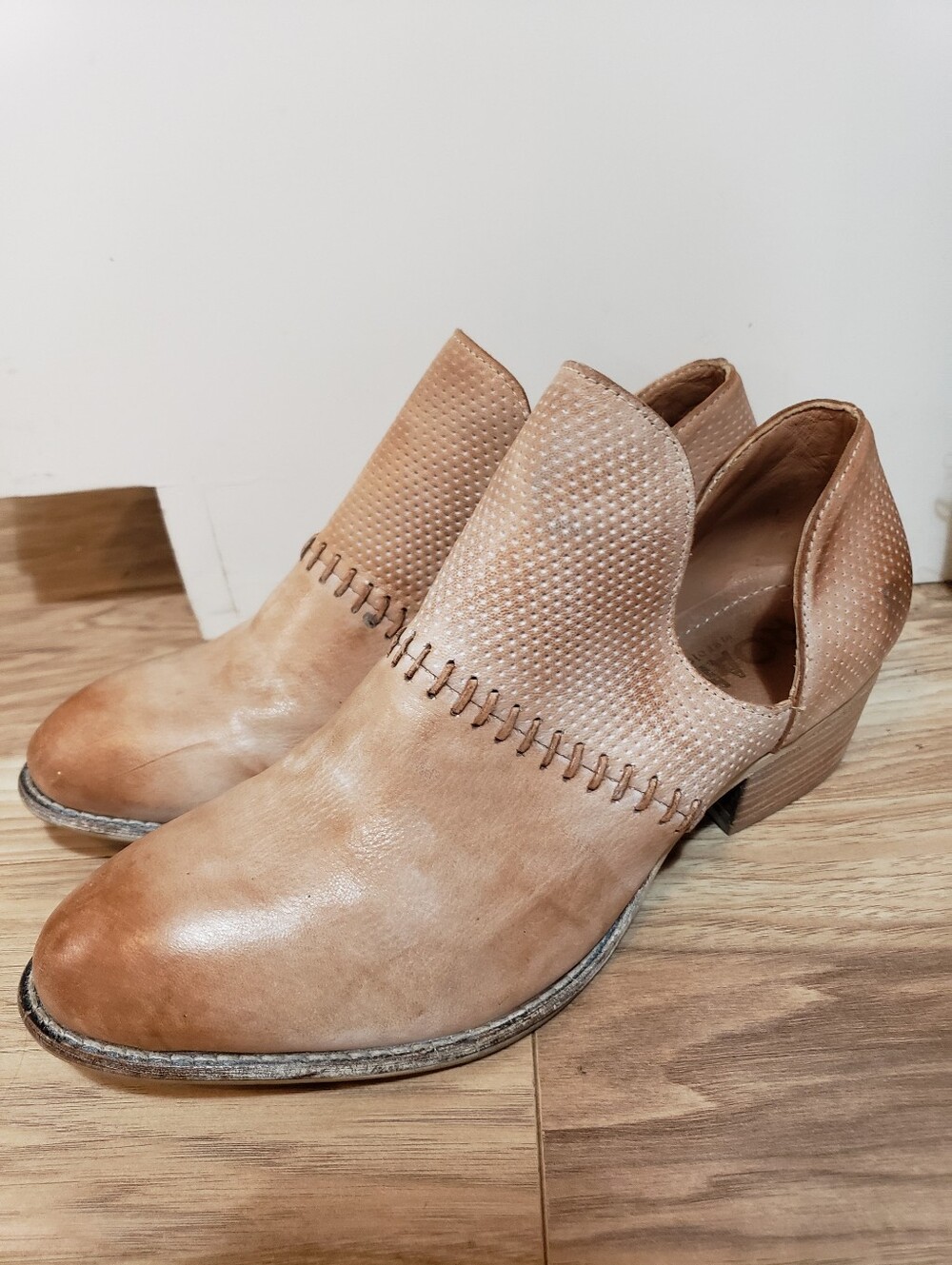 Roan By Bed Stu Tan Leather Slip On Boots Western Luxury Side Cut Outs Size 9